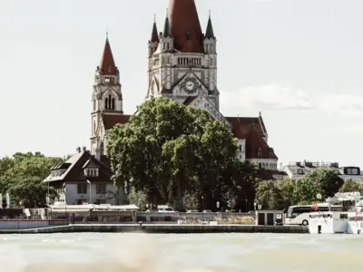 A partire da 65 € a persona in camera doppia con prima colazione